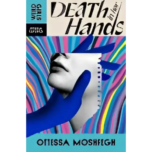 Albumhoes Death in her hands van Ottessa Moshfegh met blauwe handschoen en notitieboek